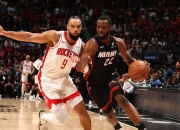 威金斯官方公布新规，状态爆棚引发争议，狂砍50分球迷热议！的简单介绍