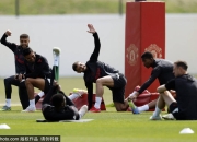 包含曼联官方确认主教练续约，球迷欣喜若狂的词条