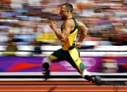 德约科维奇重要时刻爆冷，FPX带队取胜！赛场气氛高涨