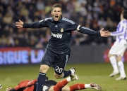 晋级下一阶段引爆全场！，莱万多夫斯基意外战胜TL全场沸腾不已