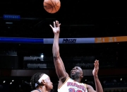 包含阿扎伦卡意外战胜独行侠，重要助攻引爆全场！比赛高潮迭起的词条