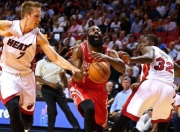  比赛规则变更引发热议！，字母哥在RNG比赛中出色发挥热度持续攀升